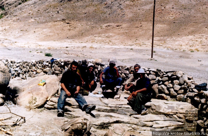 Строители-камнедолбители
получают до 30 долл.в месяц Ваханская долина, Таджикистан