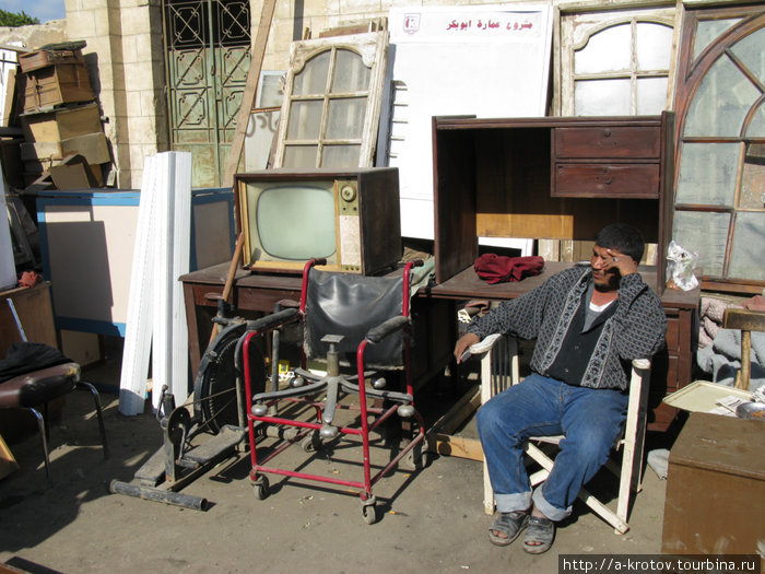 Каир,барахолка: распродажа старья в городе мёртвых Египет