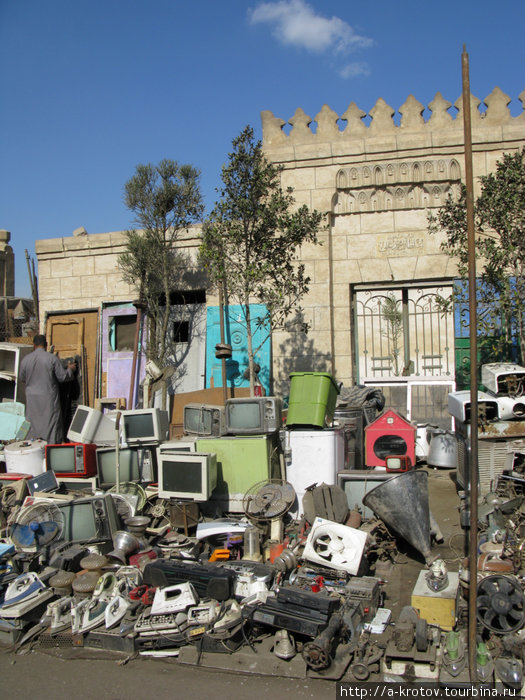 Каир,барахолка: распродажа старья в городе мёртвых Египет