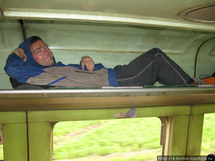 В пассажирском поезде 3 класса
мы спали на багажных полках Египет