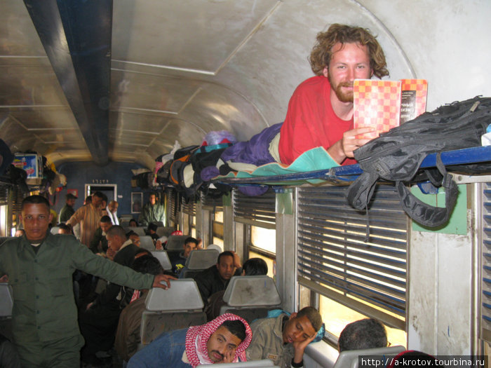 Спим на багажных полках Египет