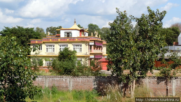 Непальский монастырь — соседи корейцев в Лумбини Лумбини, Непал