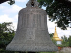 Колокол у бирманского храма