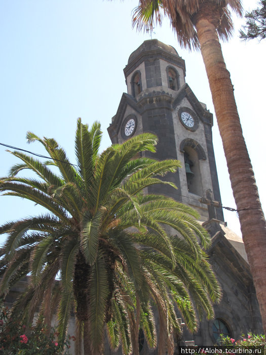 Церковь Iglesia de Nuestra Señora de la Peña. Около нее парк с памятником Бетанкуру.