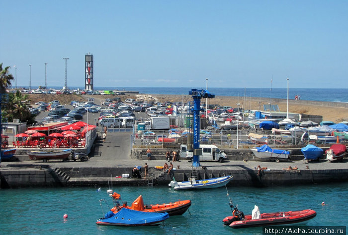 Порт у рыбацкой гавани и Plaza del Charco.