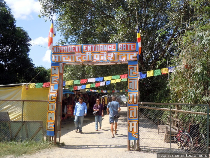 Ворота Маядеви — проход к месту рождения Будды Лумбини, Непал