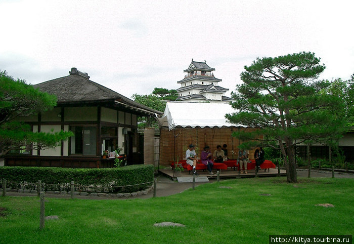 Замок Айзу-Вакамацу и его окрестности Айзувакамацу, Япония