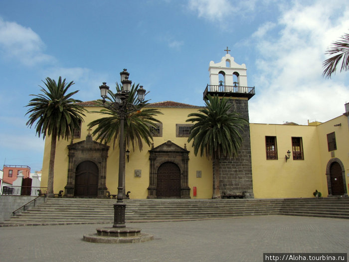 Бывший женский монастырь на площади Либертад. Гарачико, остров Тенерифе, Испания