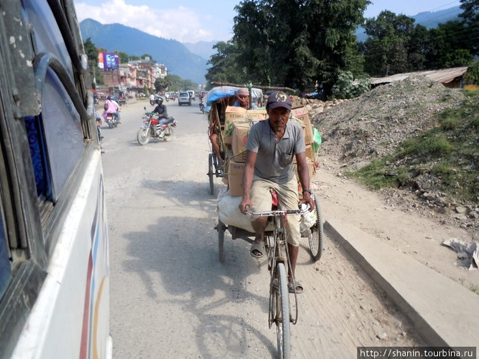 Обгоняя велосипедиста Лумбини, Непал