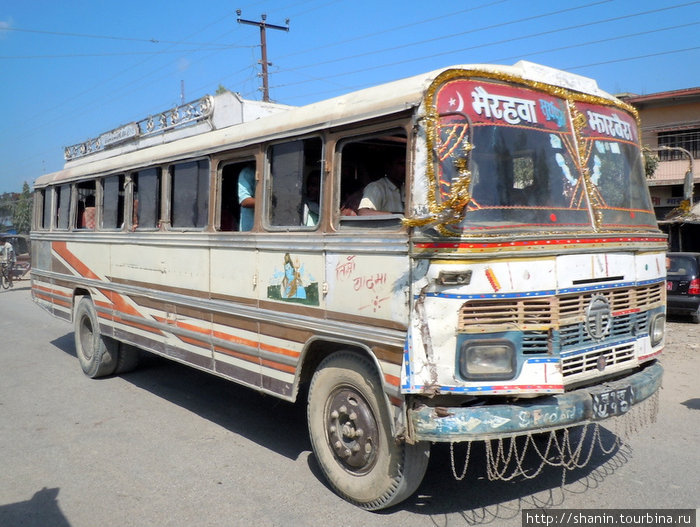 Автобус идет в Лумбини Лумбини, Непал
