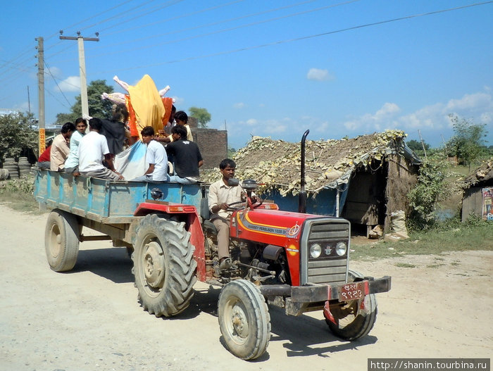 Трактор Лумбини, Непал