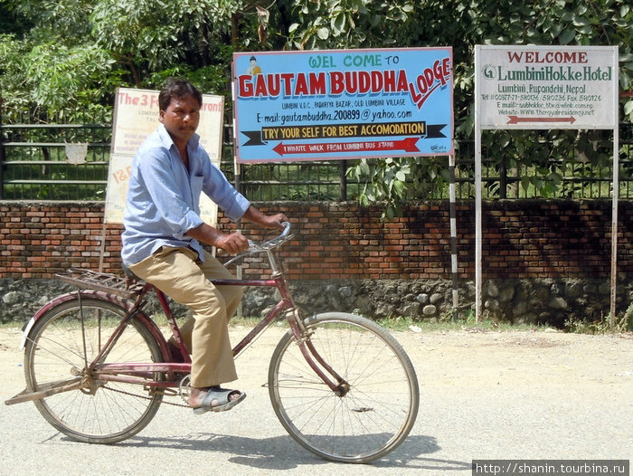 Велосипедист в Лумбини Лумбини, Непал