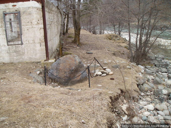 Местные утверждают, что это метеорит Карачаево-Черкесская Республика, Россия