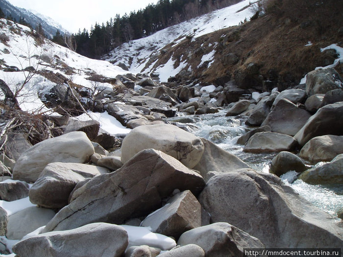 камни принесли лавины и ледники Карачаево-Черкесская Республика, Россия