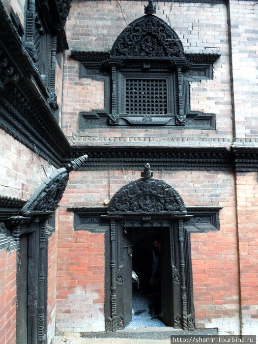 Дверь и окно Катманду, Непал