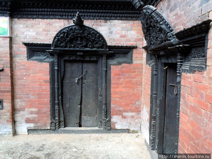 Двери Катманду, Непал