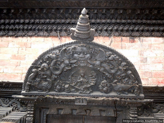 Украшение над дверью Катманду, Непал