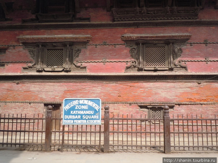 Стена дворца, выходящая на площадь Дурбар Катманду, Непал