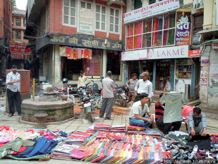 Торговля на улице Катманду, Непал