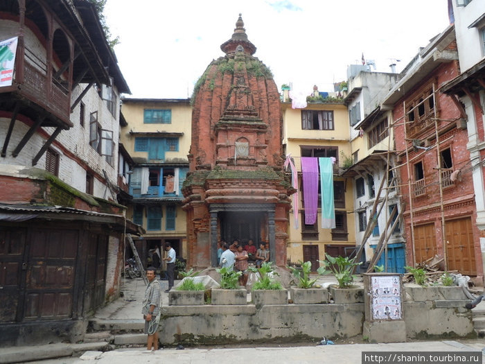 Храм на улице Катманду, Непал