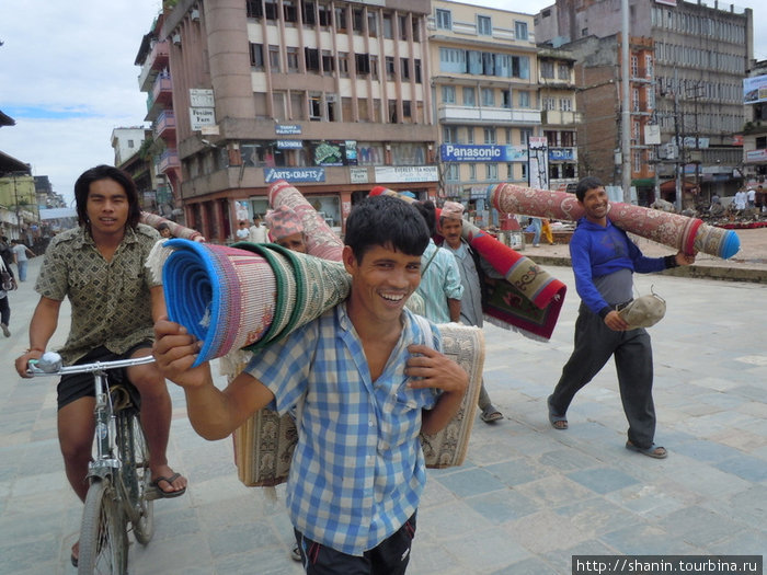 Торговцы коврами на площади Дурбар в Катманду Катманду, Непал