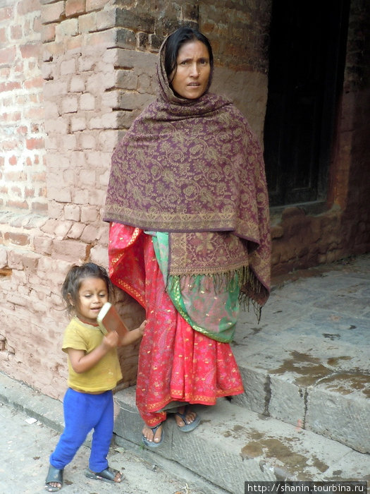 Женщина с ребенком Катманду, Непал