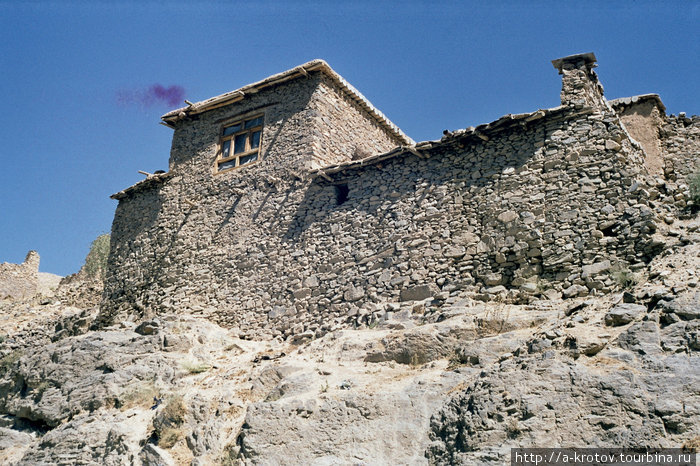 Перевал Саланг и ниже, сразу после войны (2002) Чарикар, Афганистан