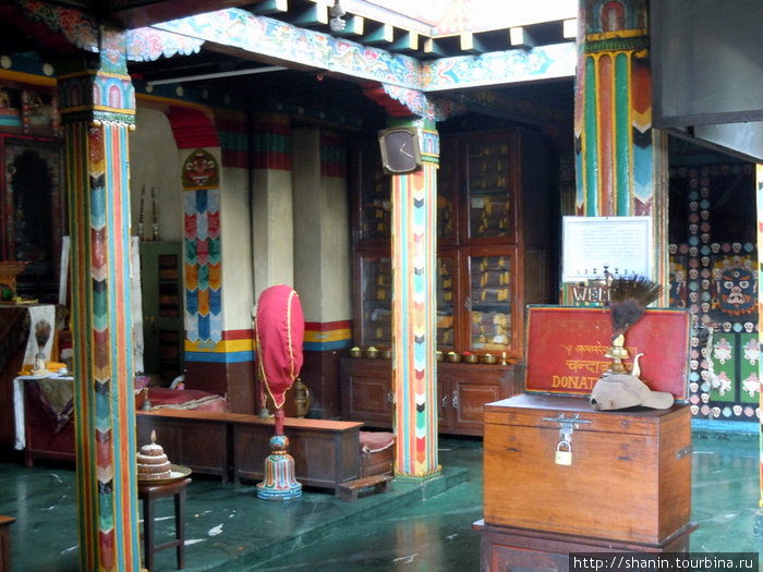 В монастыре у ступы Сваямбутнатх Катманду, Непал