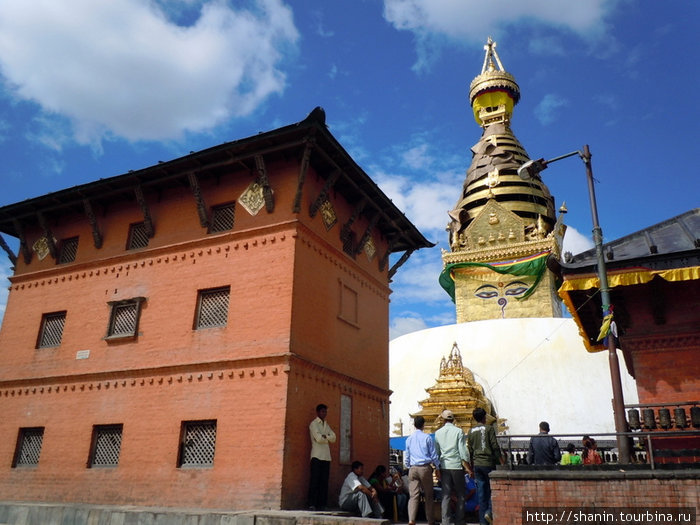 Трехэтажный храм у ступы Катманду, Непал