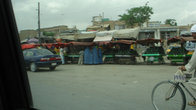 Одна из улиц Кабула. Улица -лотки с овощами и фруктами.