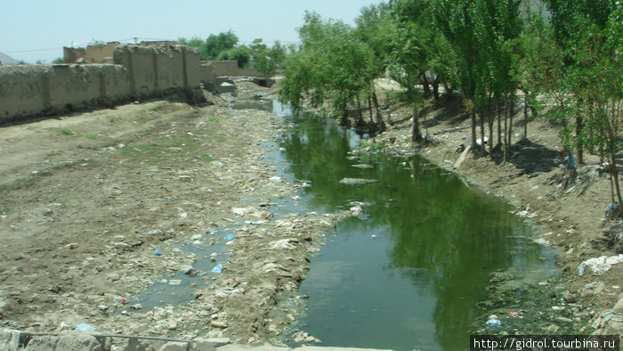 Река Кабул-городская помойка.
