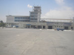 Кабул — вид на аэропорт из иллюминатора самолета.
