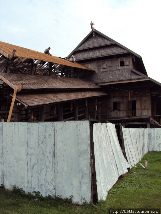 Реконструкция дворца Остров Сумбава, Индонезия