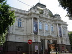 Национального музей. Здание построено для польского Промышленного музея, в котором в советский период размещался музей Ленина.