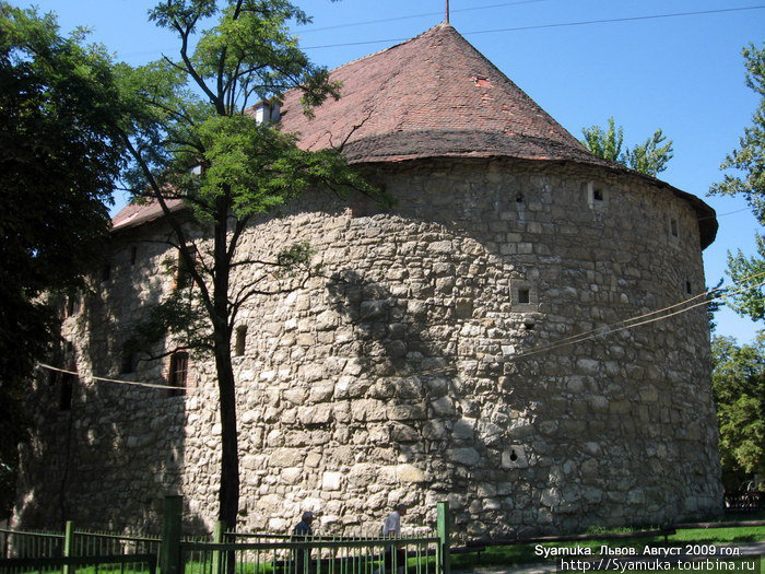 Башня постройки 1554—1556 годов. Входила в систему фортификации города Львов и служила для обороны подступов к городу с северной стороны. Львов, Украина