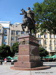 Памятник основателю Львова, королю Даниилу Романовичу Галицкому.