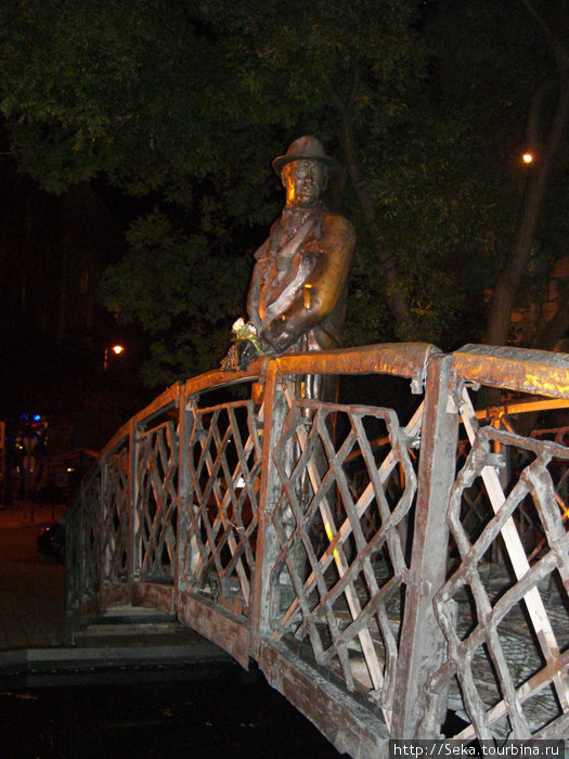 Скульптура Имре Надь. Фото сделано во время вечерней прогулки Будапешт, Венгрия