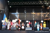 Торжественное открытие фестиваля. На сцене участнки фестиваля от Украины, Польши, Македонии и Индии.