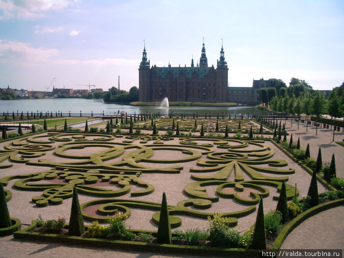 Фредриксборг.Прогулка по парку, который был разбит по канонам французских садов в стиле барокко, завершила прекрасные впечатления о могуществе, роскоши и богатстве дворца. Дания