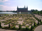 Фредриксборг.Прогулка по парку, который был разбит по канонам французских садов в стиле барокко, завершила прекрасные впечатления о могуществе, роскоши и богатстве дворца.