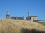 Крунуборг (Замок Короны)- находится под охраной ЮНЕСКО. Замок имел военное предназначение. Между Швецией и Данией за 160 л. было 6 крупных войн за Балтику. Он расположен в месте максим.сужения пролива