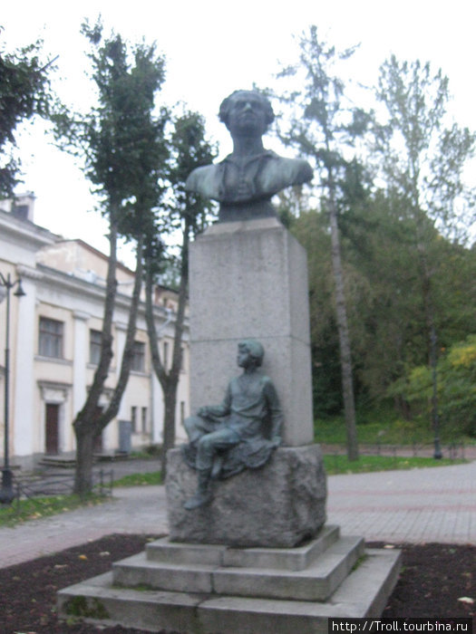 Памятник Ломоносову Ломоносов, Россия