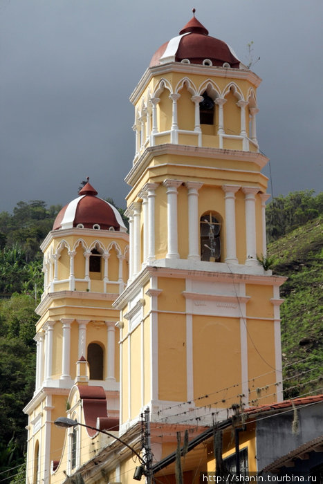 Собор на центральной площади в Табае Баринас, Венесуэла