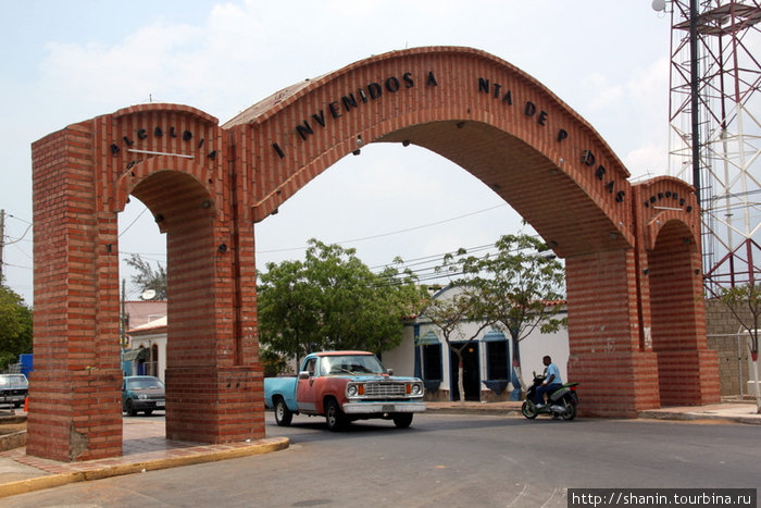 Триумфальные ворота Пуэрто-Ла-Крус, Венесуэла