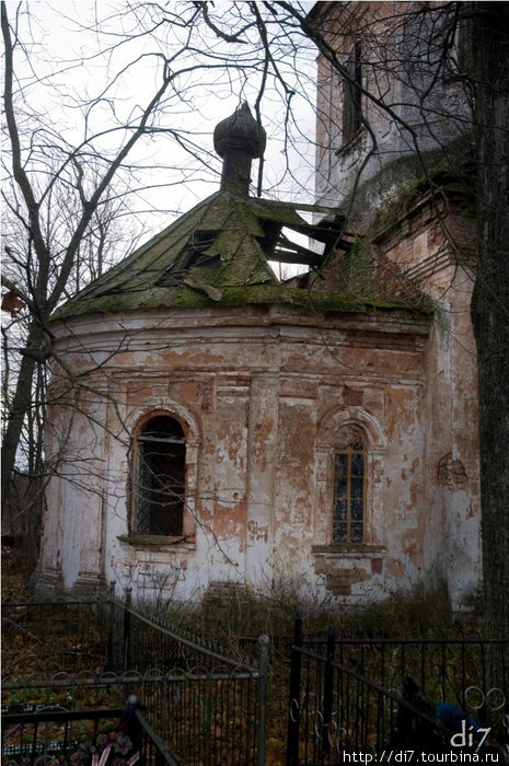 Церковь в д.Заполье Луга, Россия
