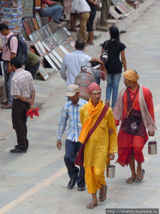 Ряженые в святых на площади Дурбар Катманду, Непал