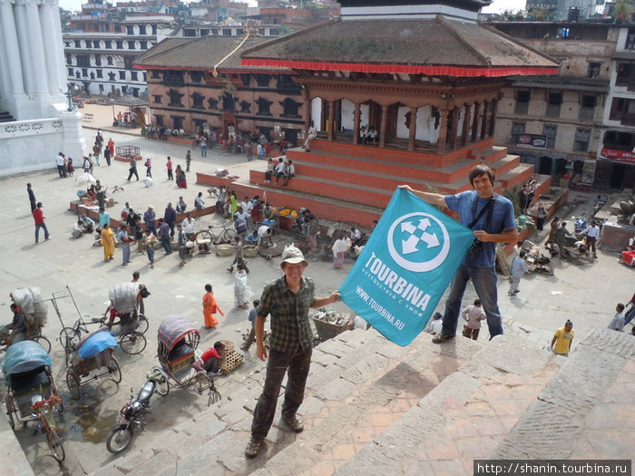 Флаг Турбины на площади Дурбар Катманду, Непал
