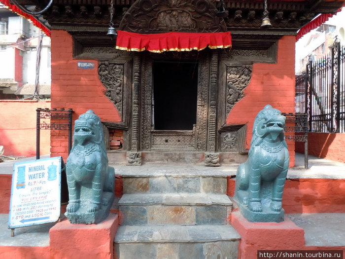 Храм с двумя львами Катманду, Непал