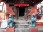 Храм с двумя львами