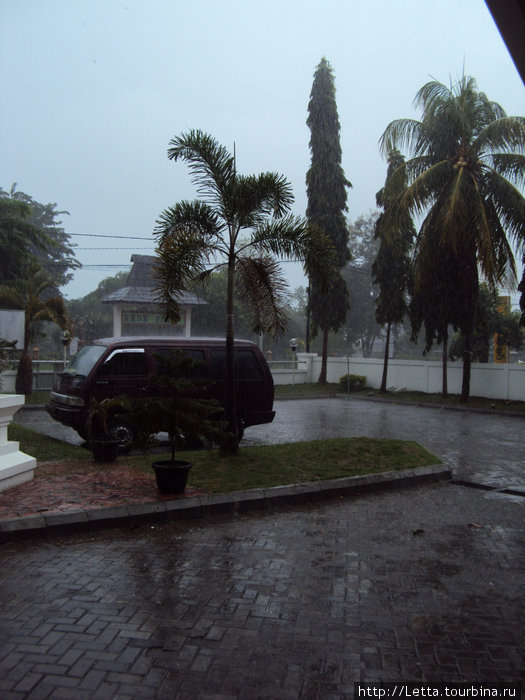 Под дождем Энде, остров Флорес, Индонезия